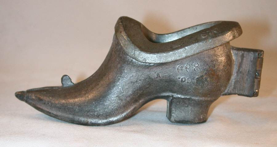 http://giamerantiquesandcollectibles.com/cdn/shop/products/IceCreamMoldShoe1a_1024x1024.jpg?v=1571438792