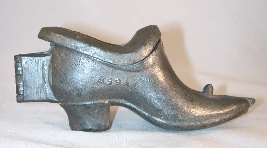 http://giamerantiquesandcollectibles.com/cdn/shop/products/IceCreamMoldShoe1c_1024x1024.jpg?v=1571438792