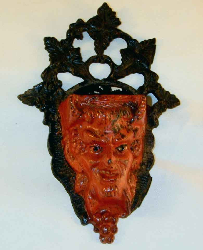 銅製 打ち出し ボール フランス製MATFER社 Antique Cast Iron Match Holder Devil's Head Cup Foliage Background