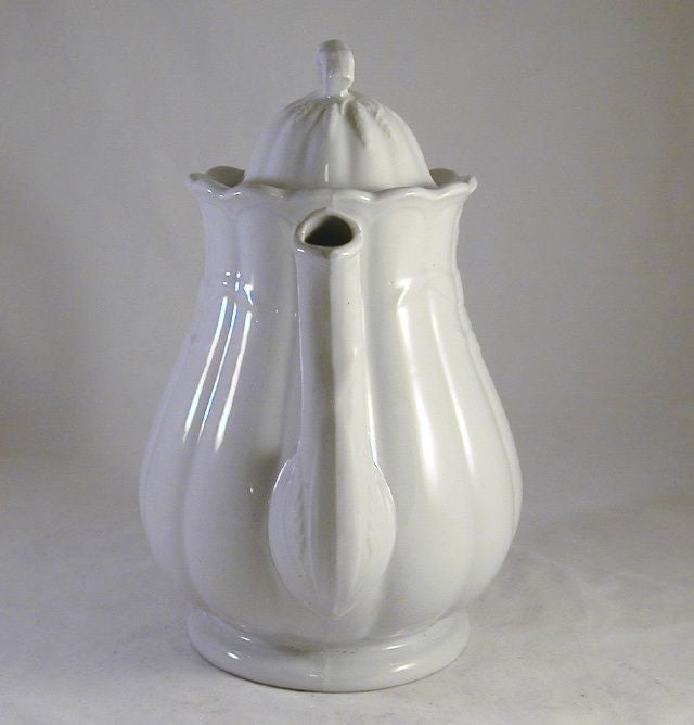 http://giamerantiquesandcollectibles.com/cdn/shop/products/TeaPotIronStone1b_1024x1024.jpeg?v=1571438770