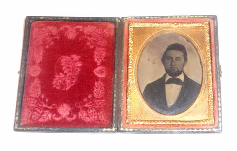 Ambrotype 1/9 Plate Photo of Gentleman in Fashionable Attire With Beard In Case