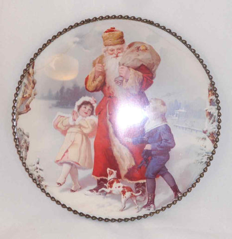 Vintage Round Flue Cover Beautiful Santa and Children Print Linked Metal Frame