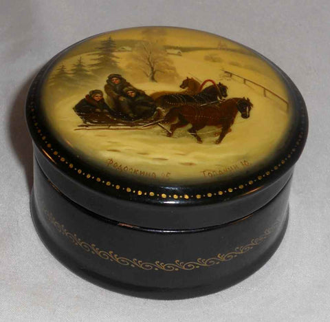 1995 Frdoskino Russian Lacquer Box Snowy Scene Troika Pulling Sled Artist Signed